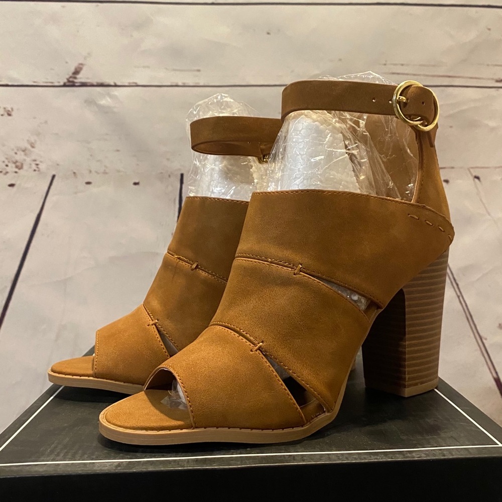 Tan Heeled Sandal Sz 7 NIB